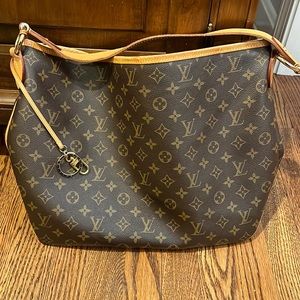Louis Vuitton like new shoulder bag